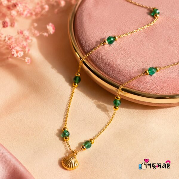 Alternative view of 22k green pearl oyester neckpice