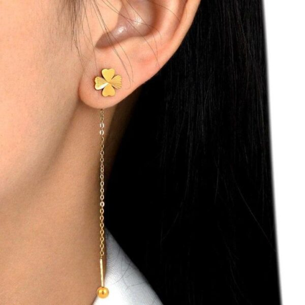 Sui suta 4 leaf earrings