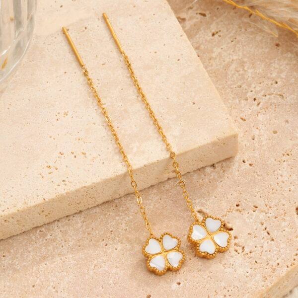 Alternative view of White Roman 4leaf Flower Shining 22karet Gold Plated Earring