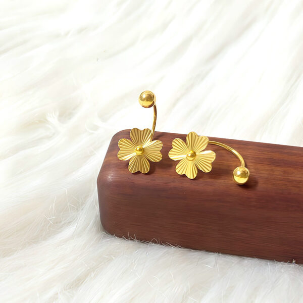 4 Leaf Design Shining 22karet Gold Plated Earrings