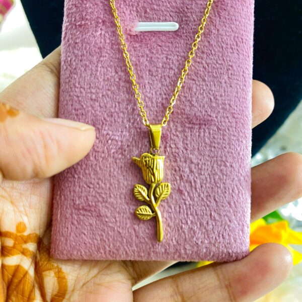 18k gold plated Rose neckpiece