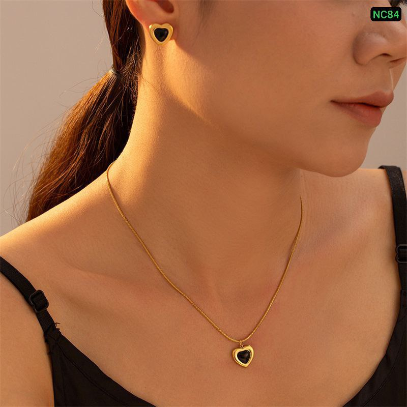 Alternative view of Golden Heart Central Black Diamond Necklace NC84