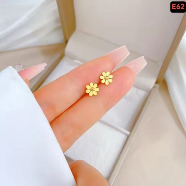1 Flower simple Mini Earrings Er01