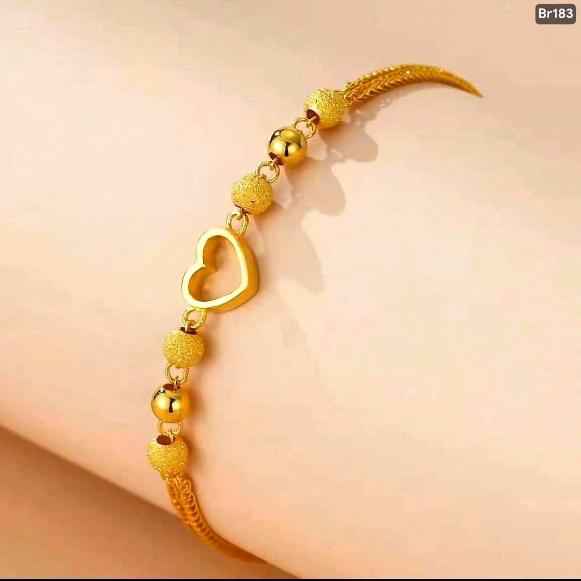 Alternative view of Hollowed-out heart-shaped 22karet Gold Plated bracelet Br183
