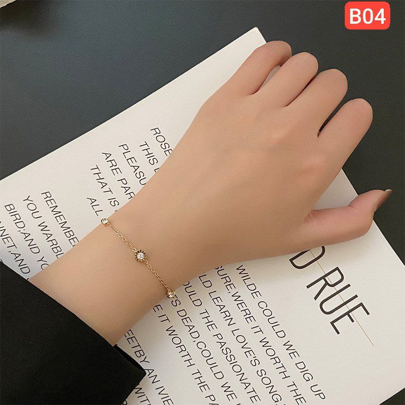 Alternative view of Roman Three Diamond Bracelet B04