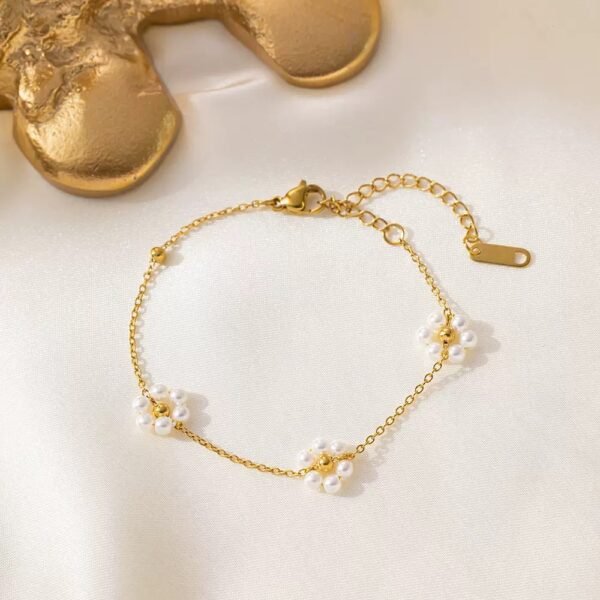 Pochondosoi Special 3 Pearl Floral Design Bracelet