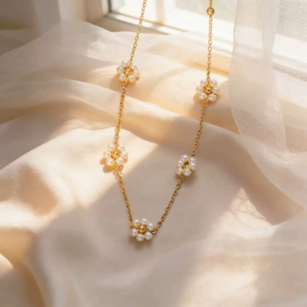 5 Flower Pearl Design 22Karet Gold Plated Necklace