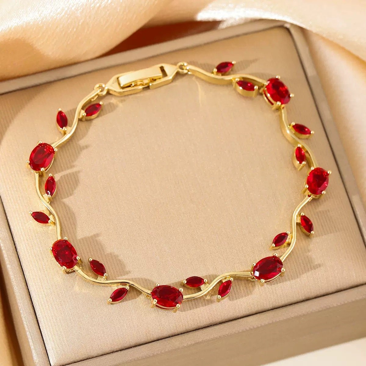 22 karet Gold Plated Diamond Cut Stainless Steel Pigeon blood red Trendy tulip bracelet