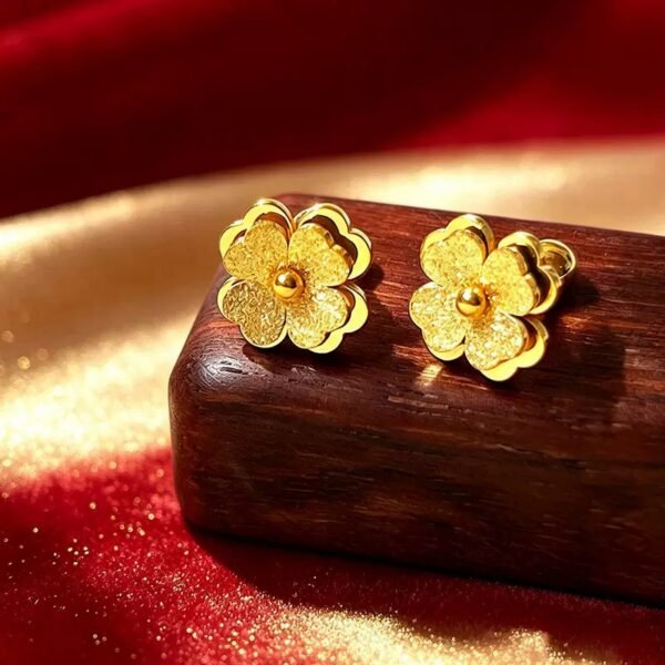 22karet Shining Texture Gold Plated 4 Leaf Sui Suta Earring